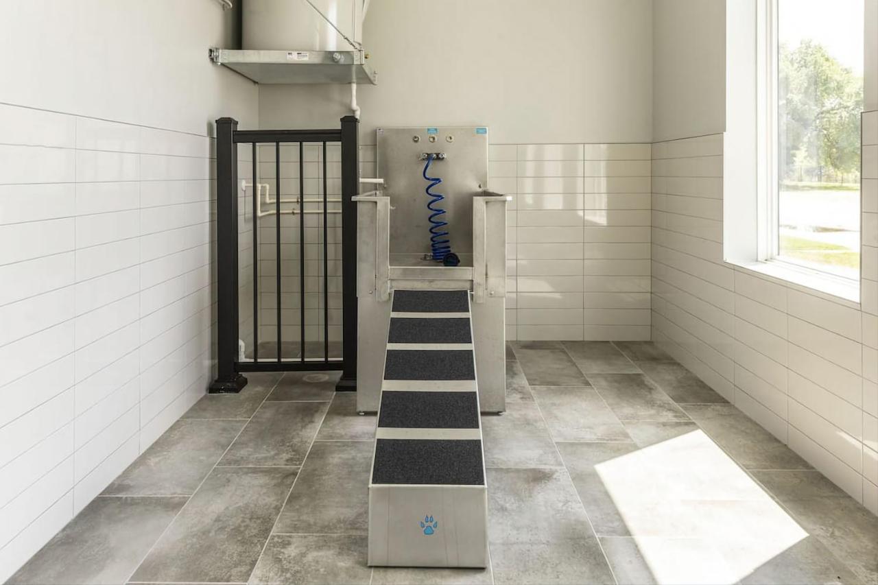 Modern Dwntwn 1 Bdrm Apt Pool Gym Free Parking إنديانابوليس المظهر الخارجي الصورة